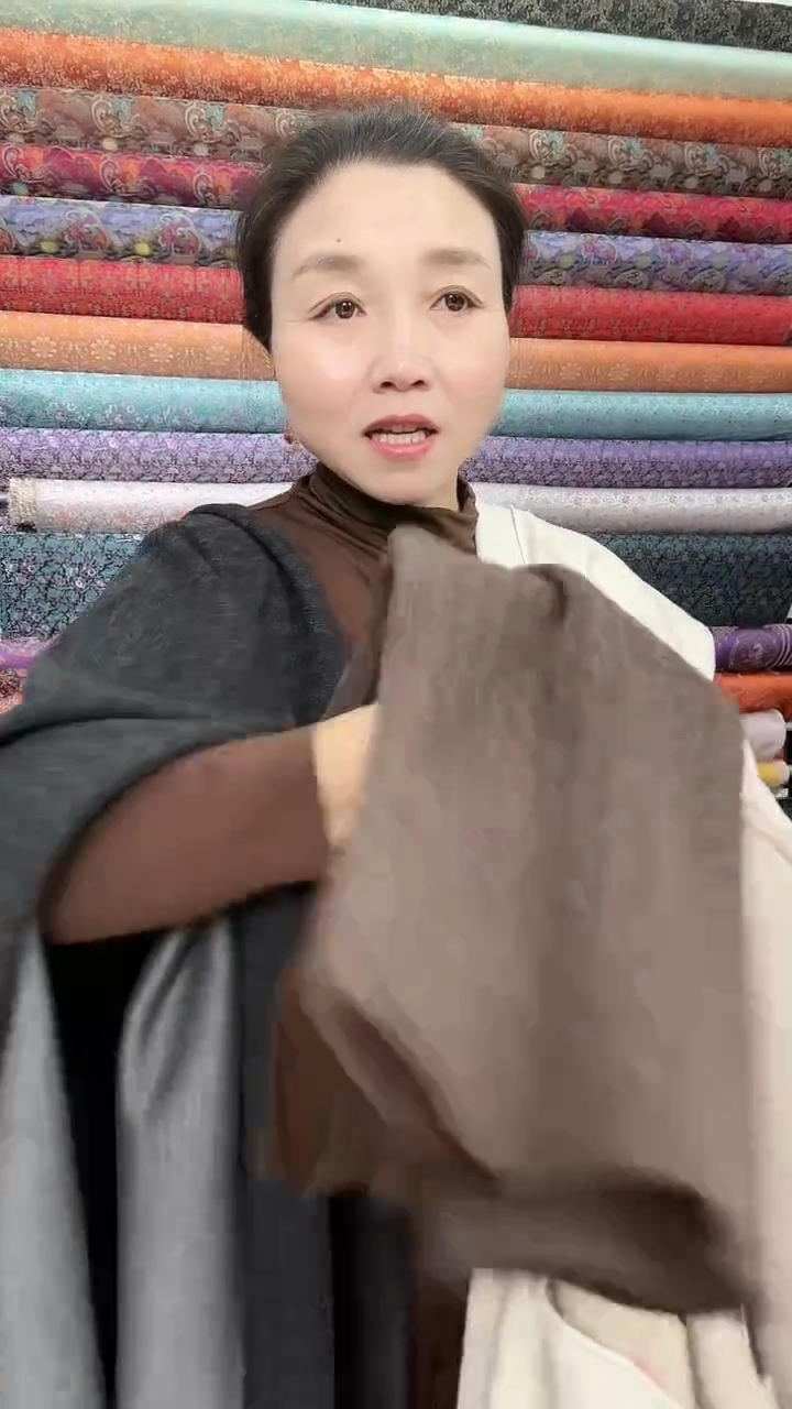 天丝（莱赛尔纤维）浅**然提拉米苏天丝羊绒-深灰色1米65元