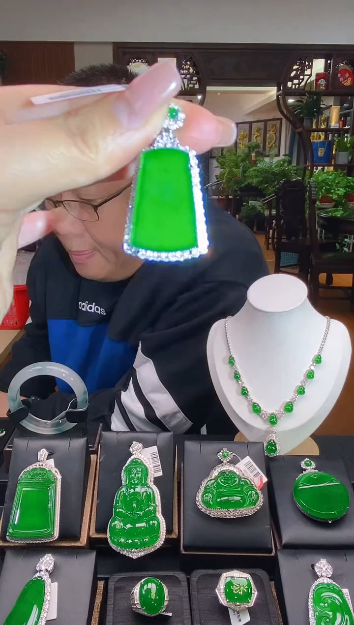 【闪购商品】翡翠吊坠(不含链)未镶嵌翡翠吊坠