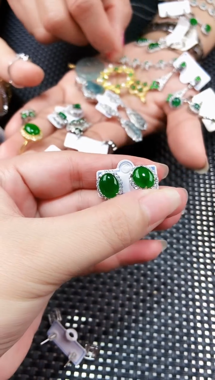 【闪购商品】翡翠耳饰未镶嵌111111111