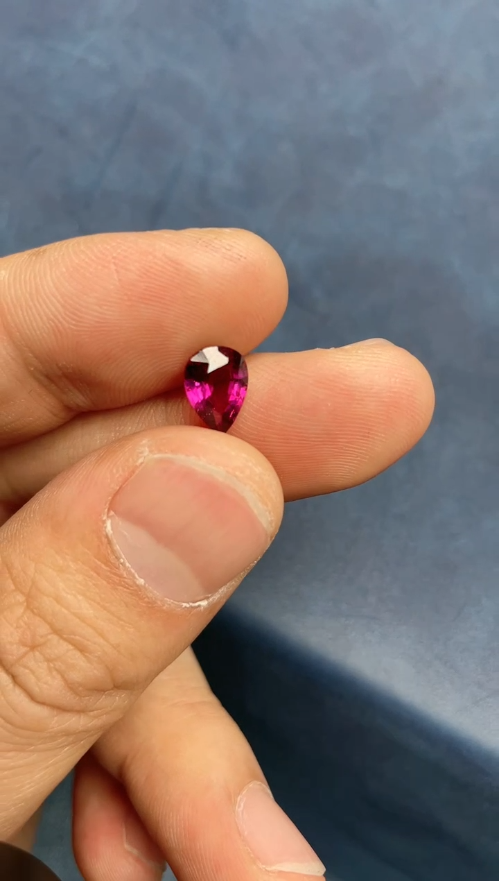 【闪购商品】石榴石裸石未镶嵌1.88ct 镁铝