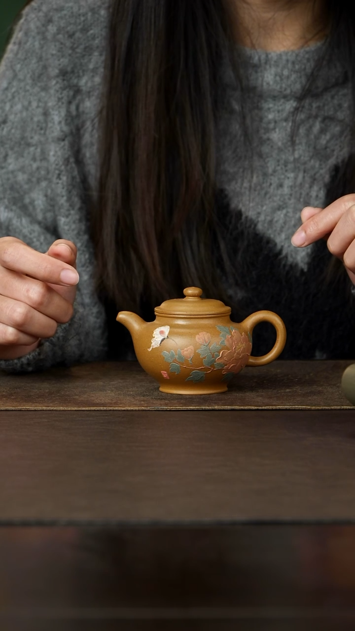 茶壶紫砂杯研所 掇只壶-泥绘蝶戏金蕊图 段泥 160cc