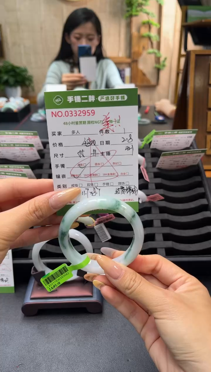 【闪购商品】翡翠手镯未镶嵌多人