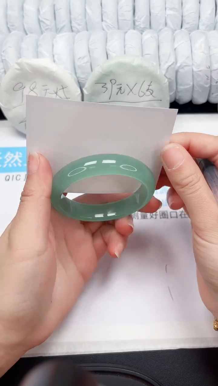 【闪购商品】石英质玉手镯未镶嵌48-56.5