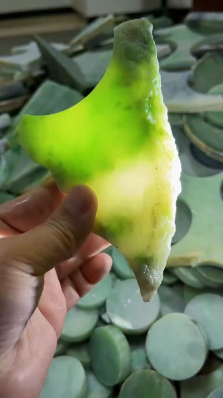 【闪购商品】翡翠挂件未镶嵌A货康壹027