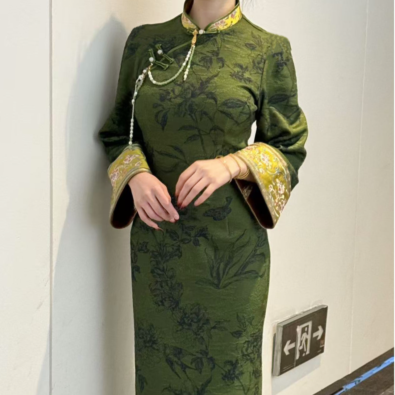 LHMknk1画报夫人原创自制秋冬厚款提花国风刺绣 倒大袖茶树子旗袍