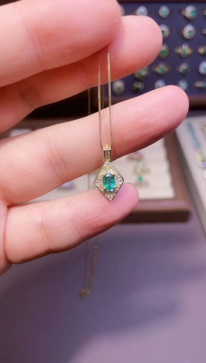 【闪购商品】祖母绿吊坠(赠链)银S925镶嵌一条