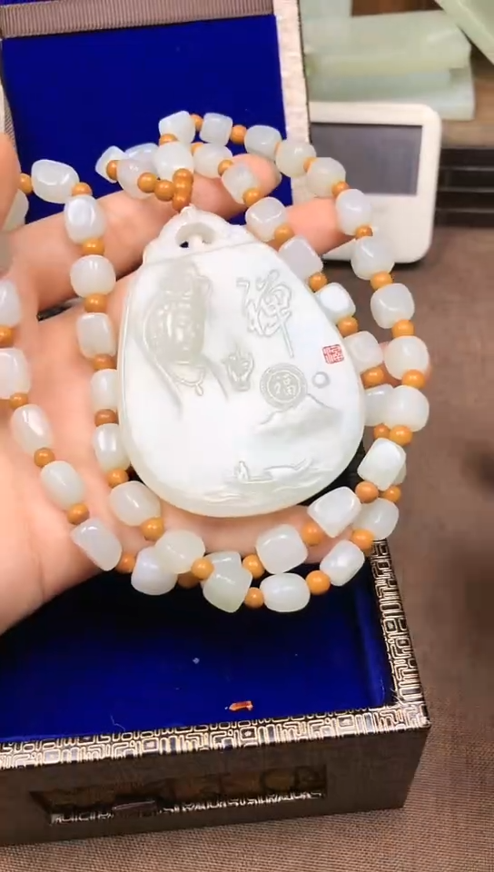 颈饰未镶嵌和田玉刘*宇 刘