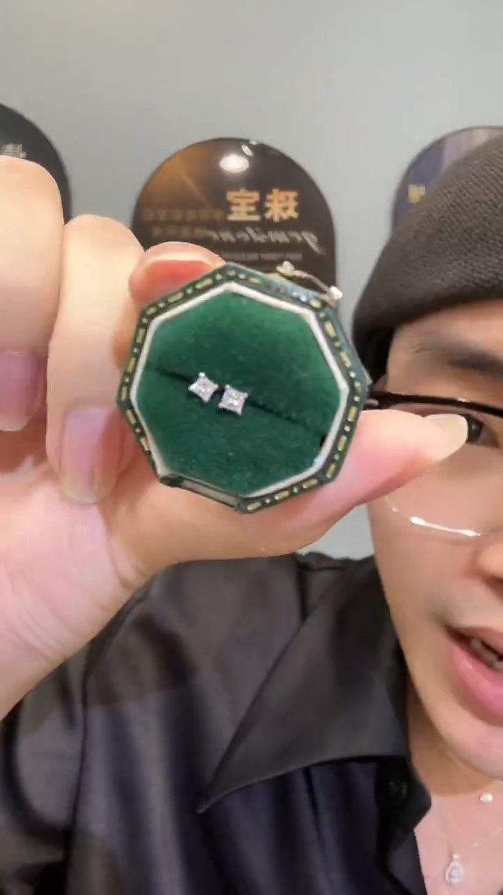 18K金镶嵌耳饰钻石阿彬