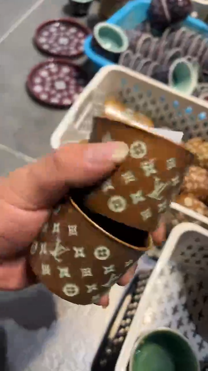 龙泉窑老花小号冰桶微瑕1040
