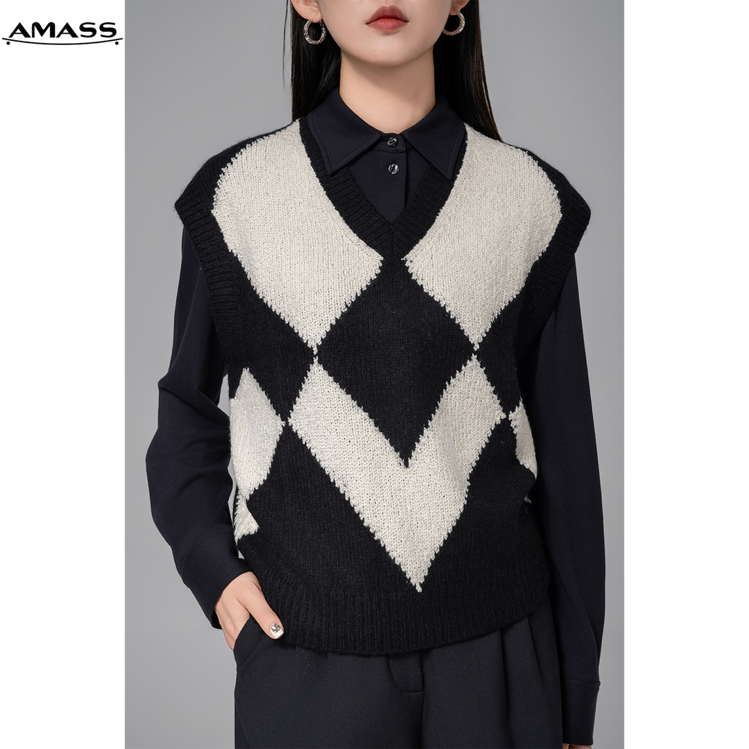 AMASS/阿玛施新款绵羊毛减龄学院风菱格花色V领针织马甲外穿