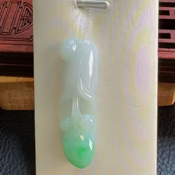 花开富贵翡翠吊坠48