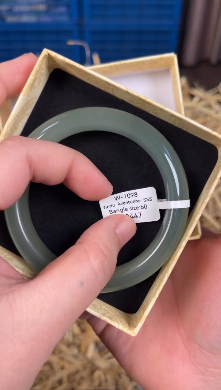 未镶嵌手镯石英质玉W1098