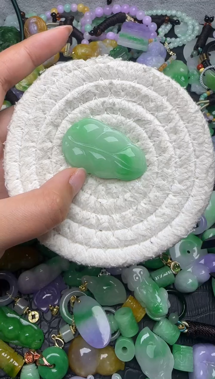 颈饰未镶嵌翡翠缅甸翡翠吊坠