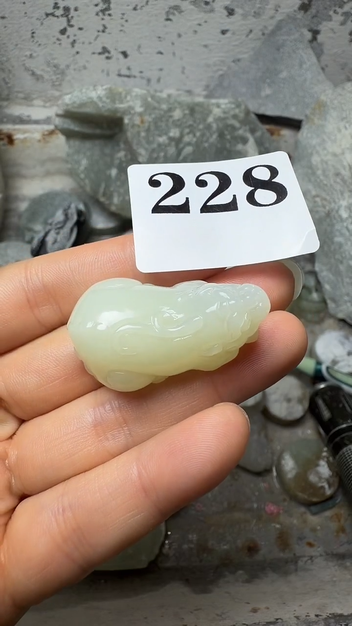 吊坠(赠链)未镶嵌和田玉貔貅 