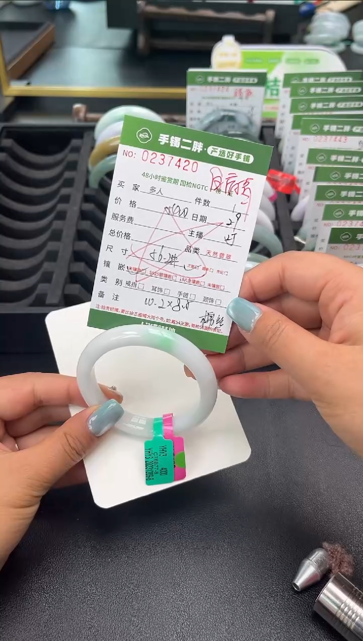 【闪购商品】翡翠手镯未镶嵌多人