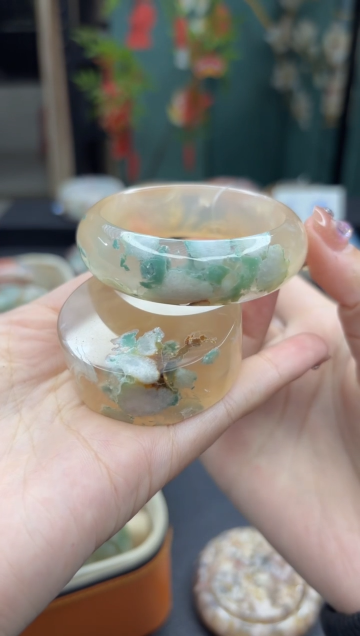 【闪购商品】石英质玉手镯未镶嵌126（51圈赠送镯心）