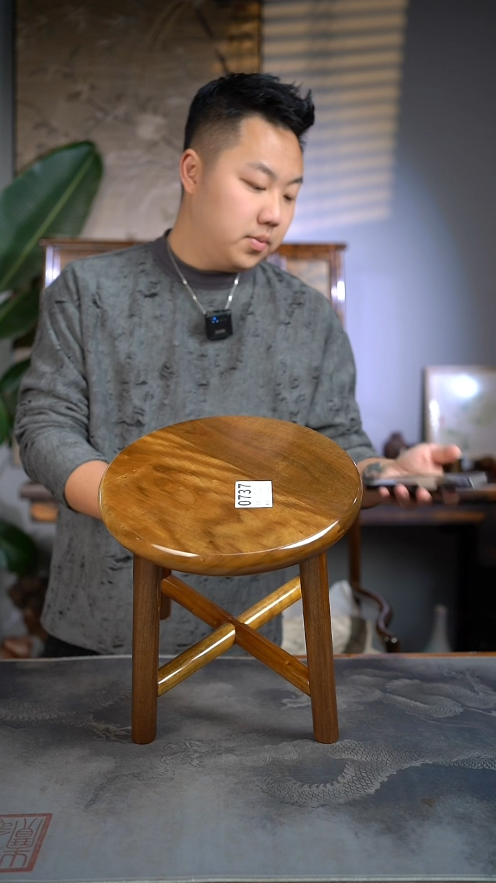 【闪购商品】金丝楠木雕737号拆房老料大漆款简约小圆凳