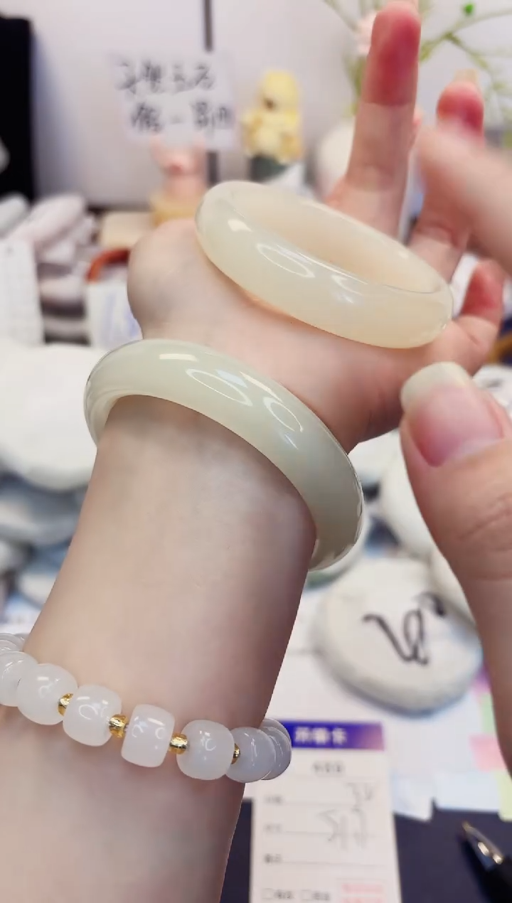 【闪购商品】石英质玉手镯未镶嵌489-玉兰白-圈口51