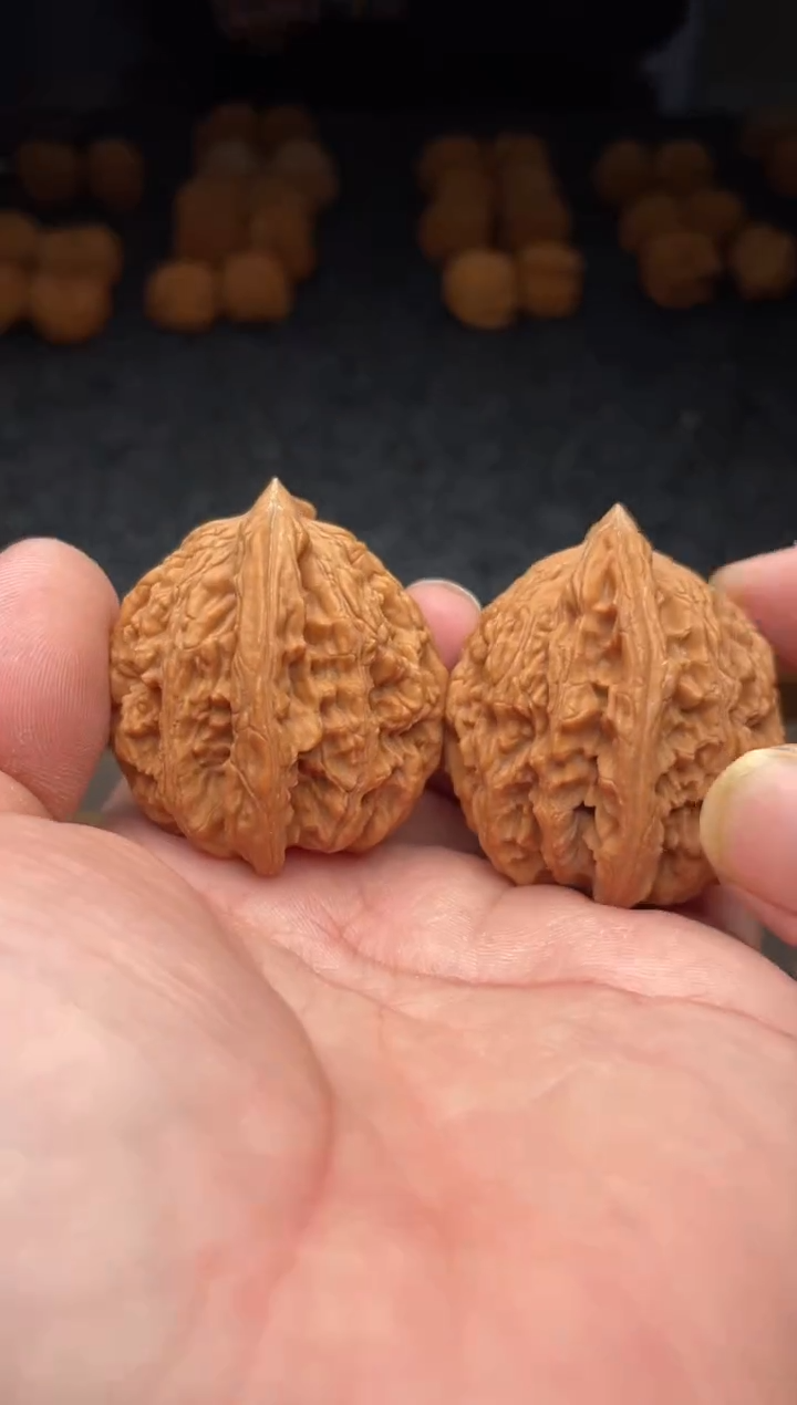 把件文玩核桃 B 105 号   40尺虎头