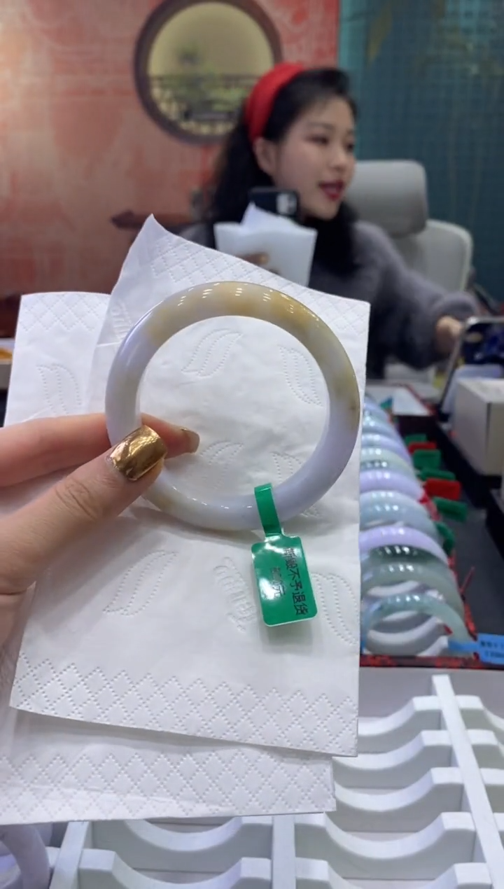 【闪购商品】翡翠手镯未镶嵌多人10658