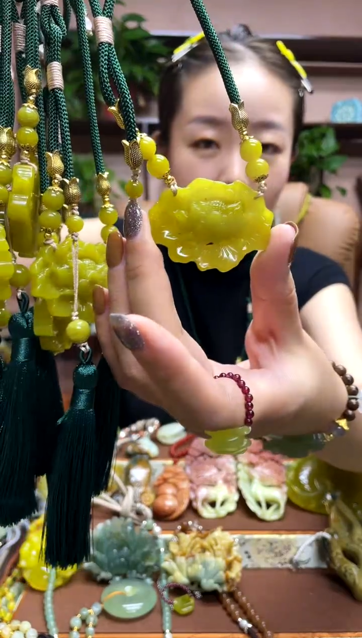 未镶嵌岫玉吊坠多样性发货发其中之一