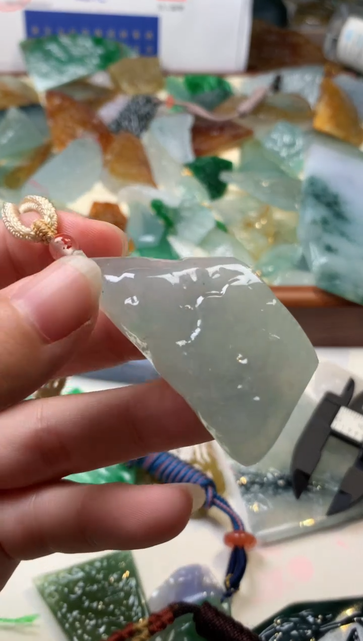 【闪购商品】翡翠颈饰未镶嵌吊坠