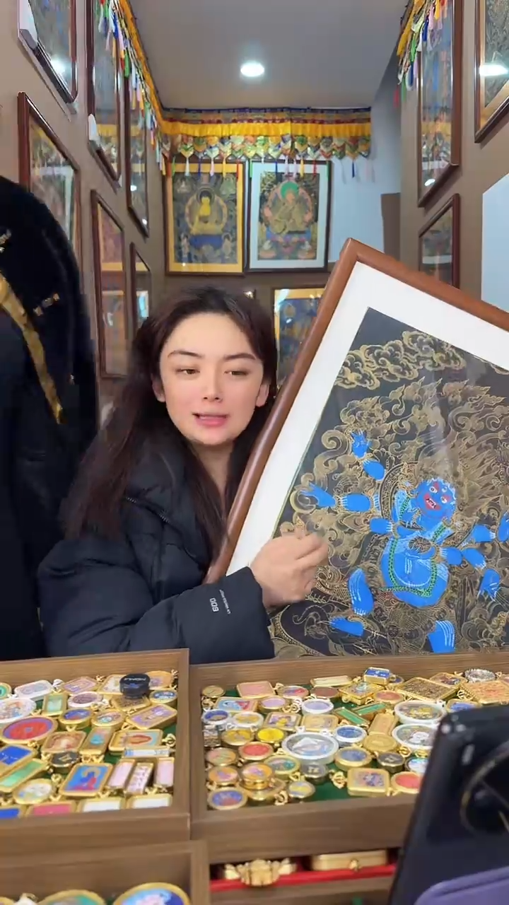 吊坠六臂大黑天-纯手绘唐卡