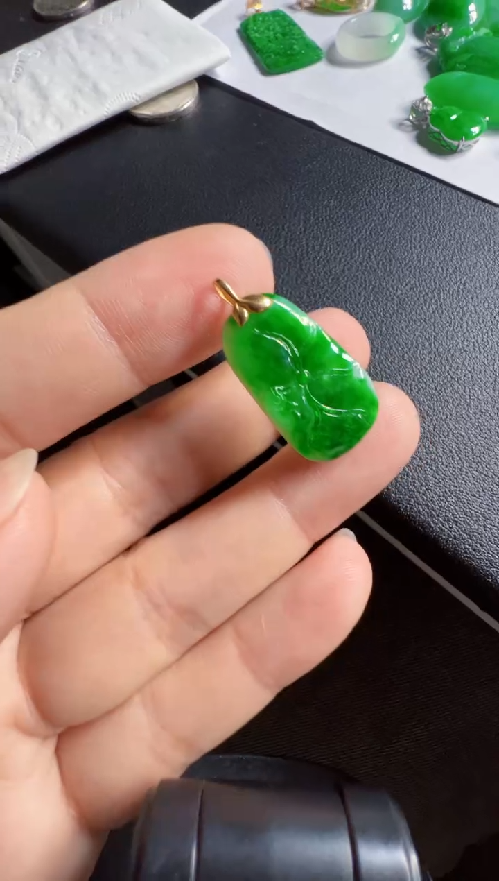 吊坠(不含链)18K金镶嵌翡翠980