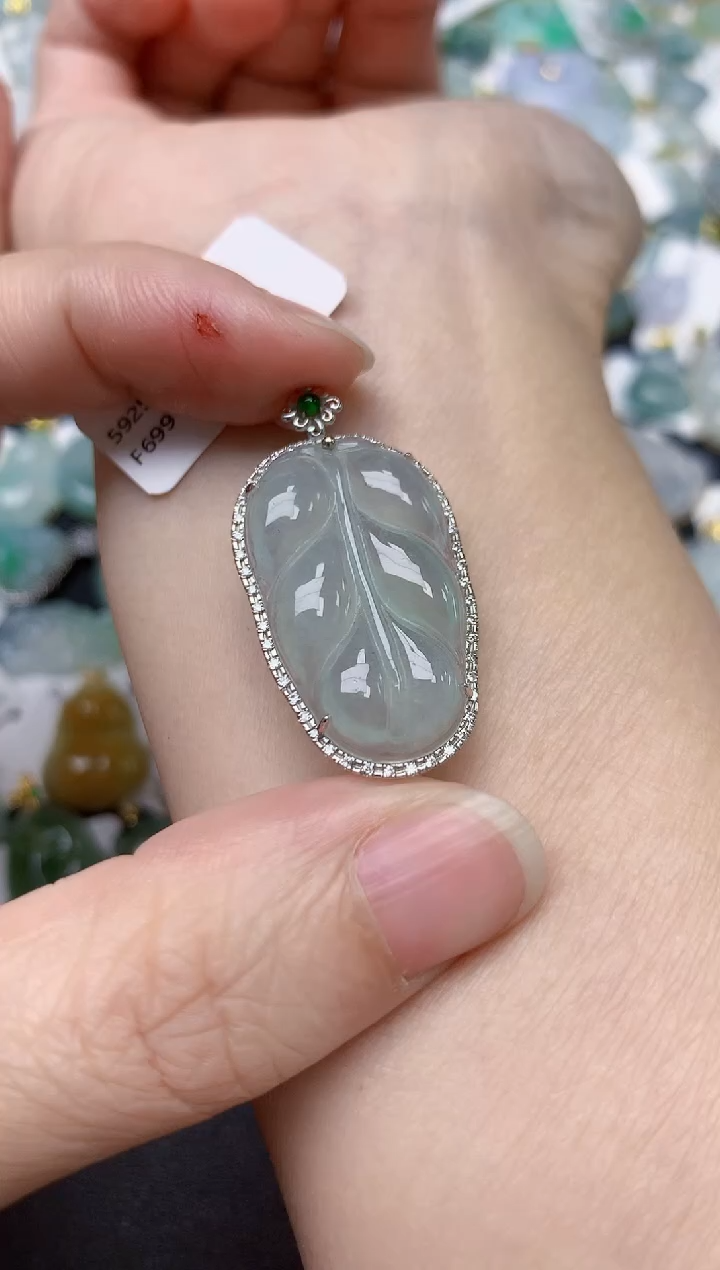 颈饰18K金镶嵌翡翠天然缅甸A货翡翠