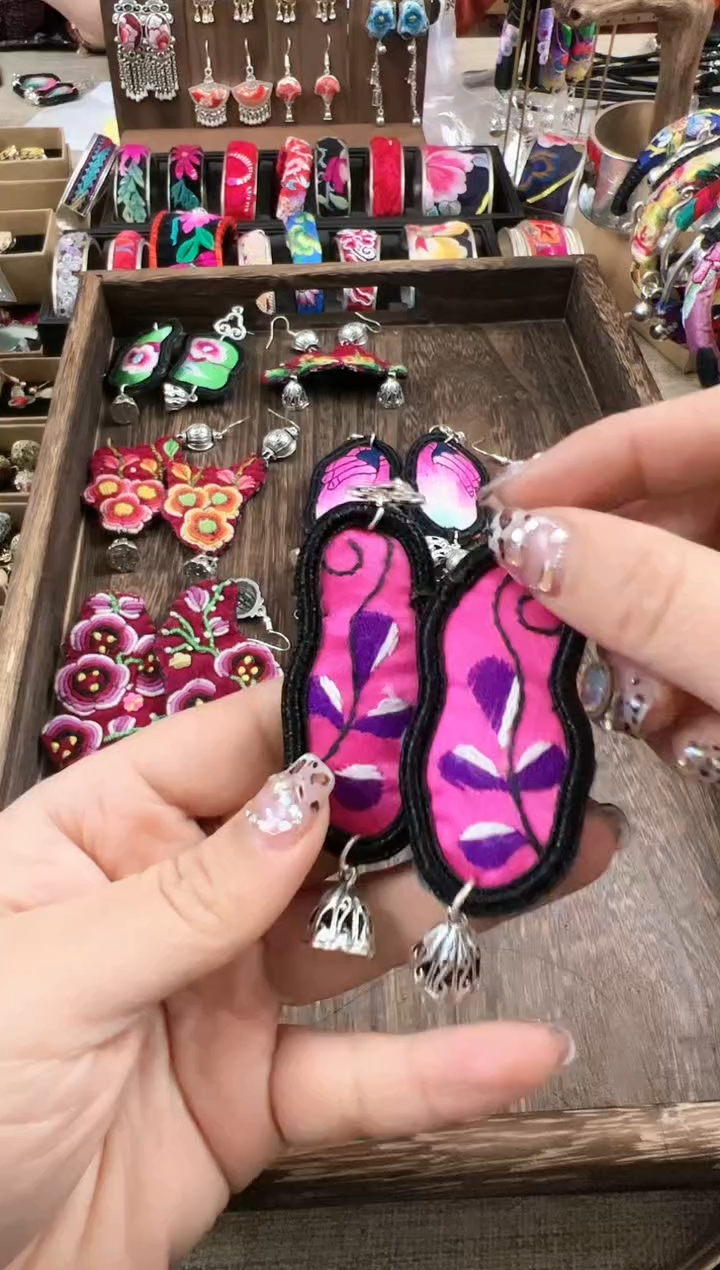 【闪购商品】织绣民族风老绣饰品200