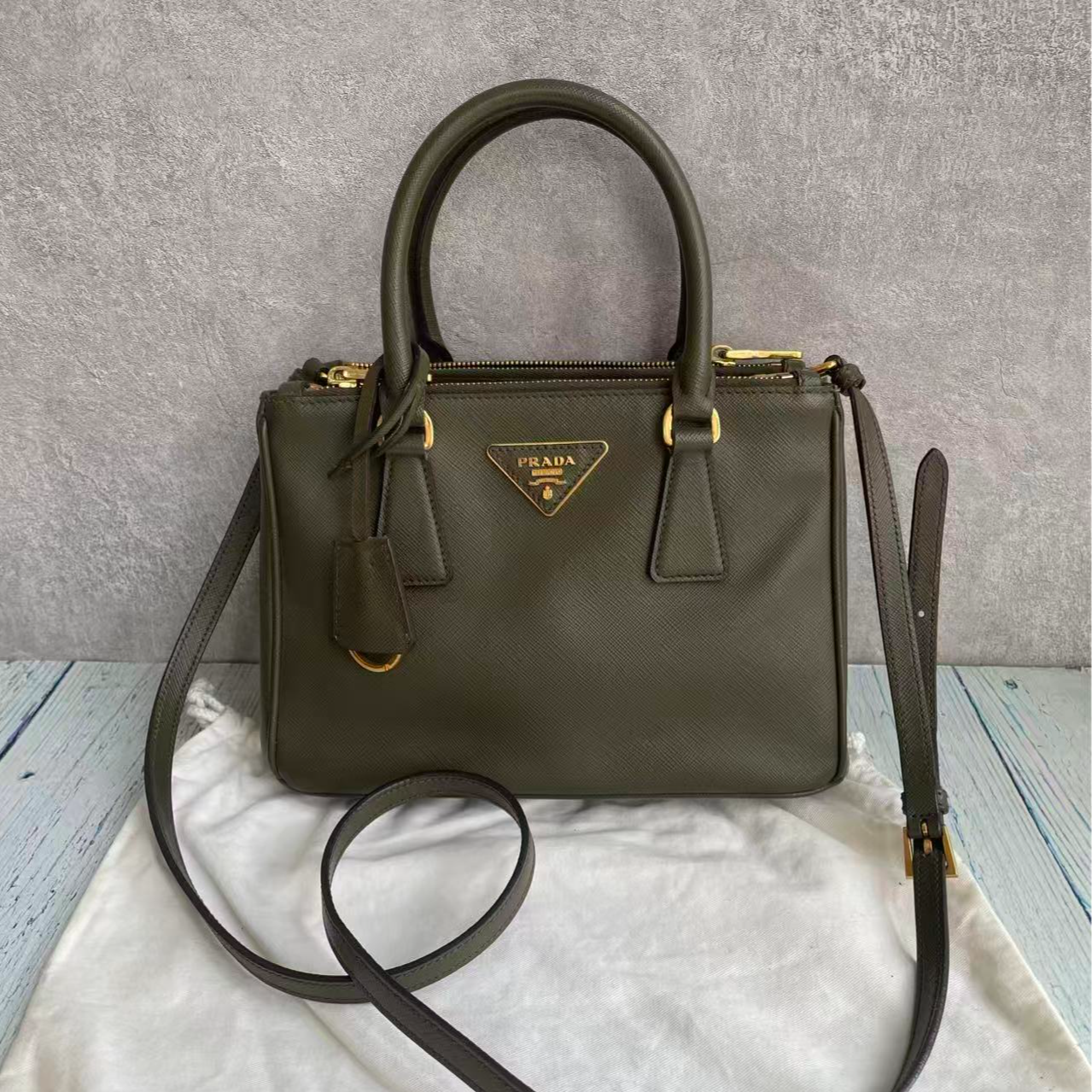 99新 Prada/普拉达 prada杀手包迷你26厘米长  97新