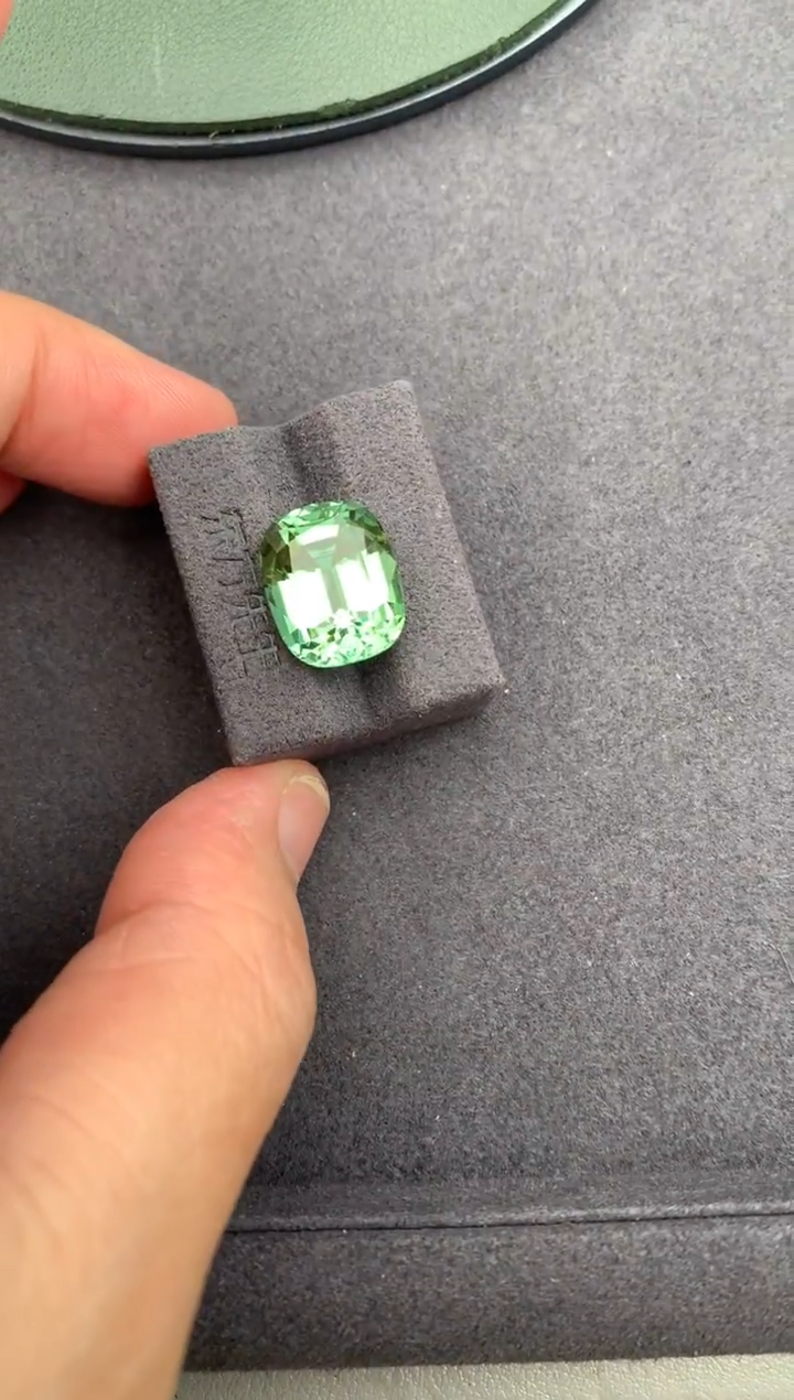 未镶嵌珠宝半成品碧玺9.5ct绿碧玺 定制 BE