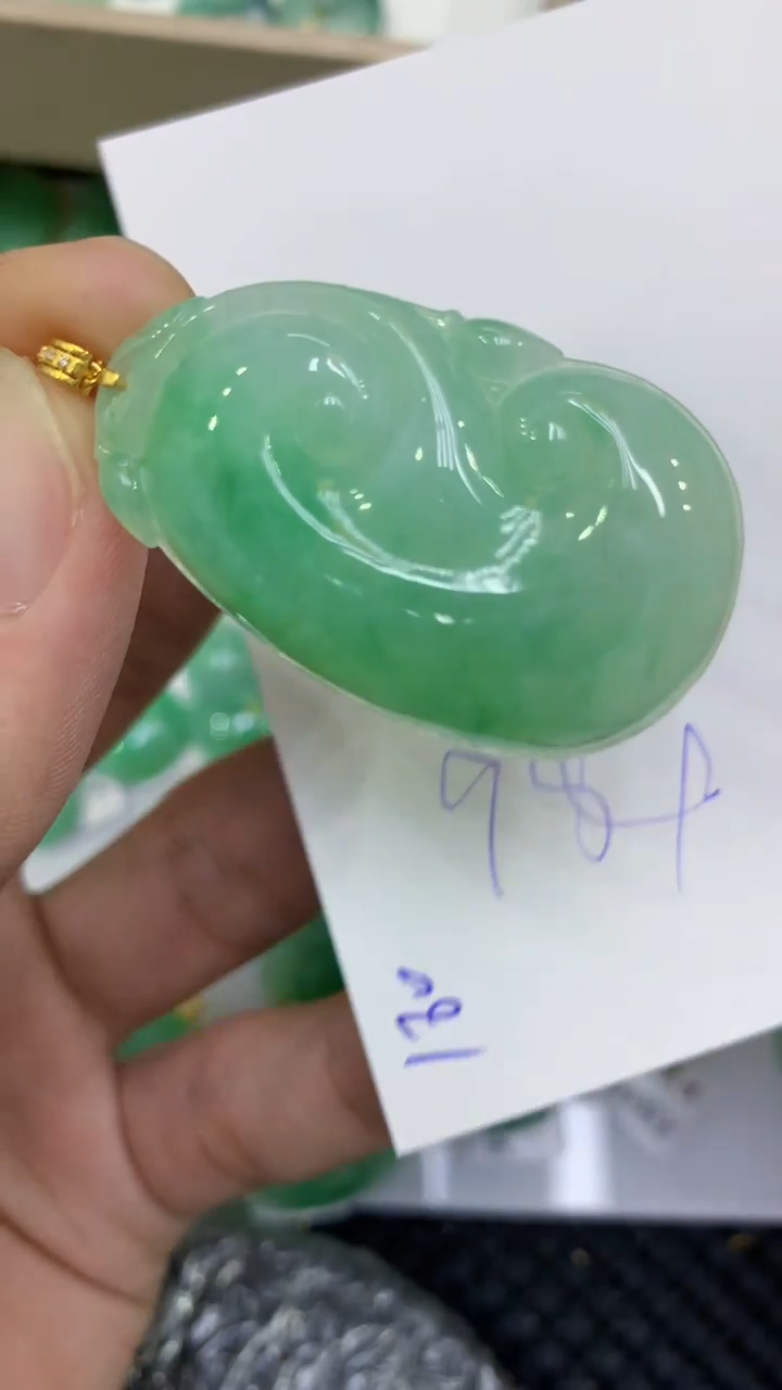 颈饰18K金镶嵌翡翠守****9缅甸A货翡翠