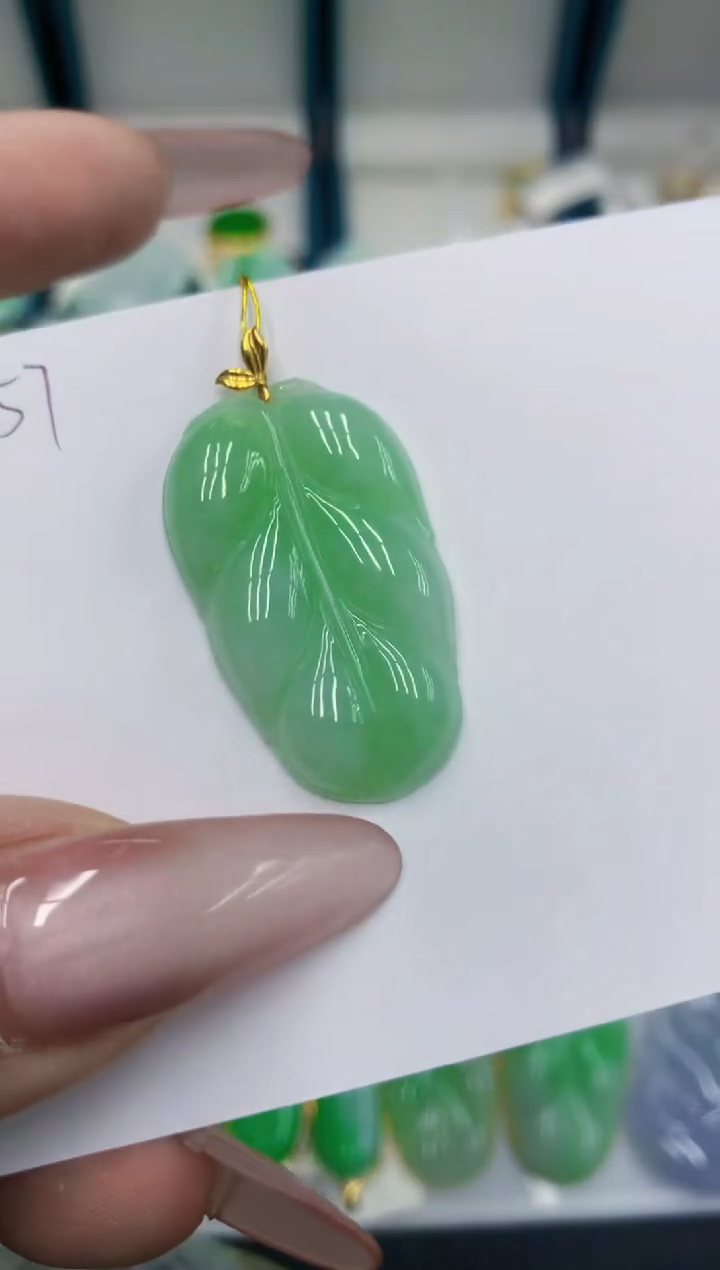颈饰18K金镶嵌翡翠111111