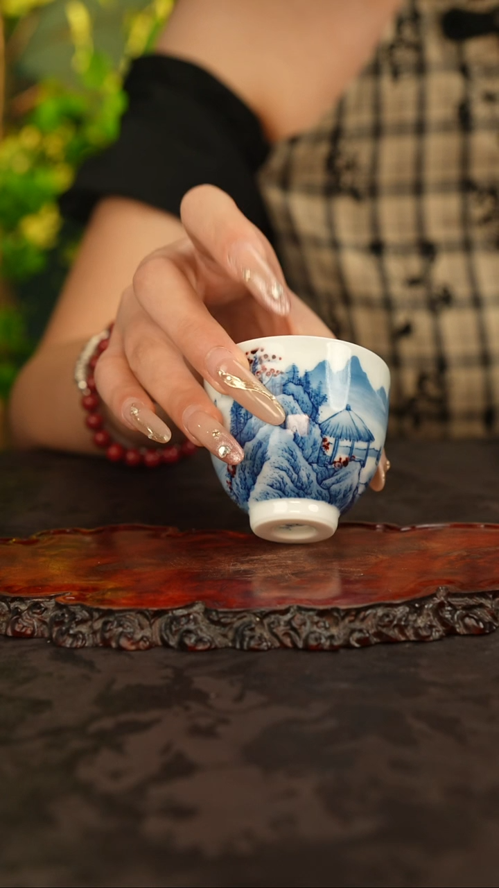 青花手绘山水主人杯