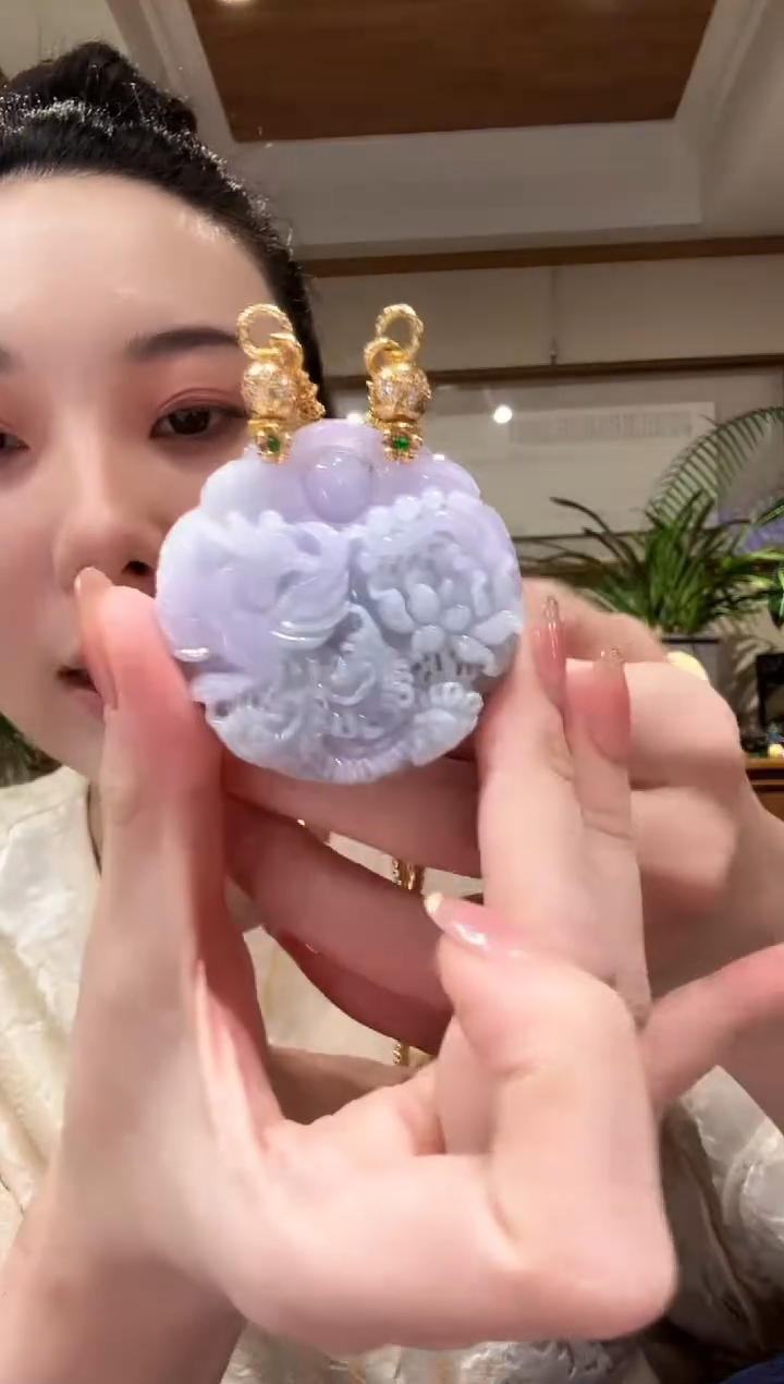 翡翠未镶嵌颈饰国风