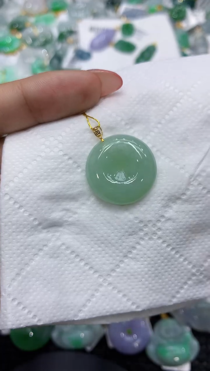 颈饰18K金镶嵌翡翠111111111111