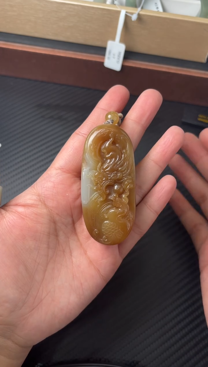 吊坠(赠链)未镶嵌和田玉若羌微色差吊坠