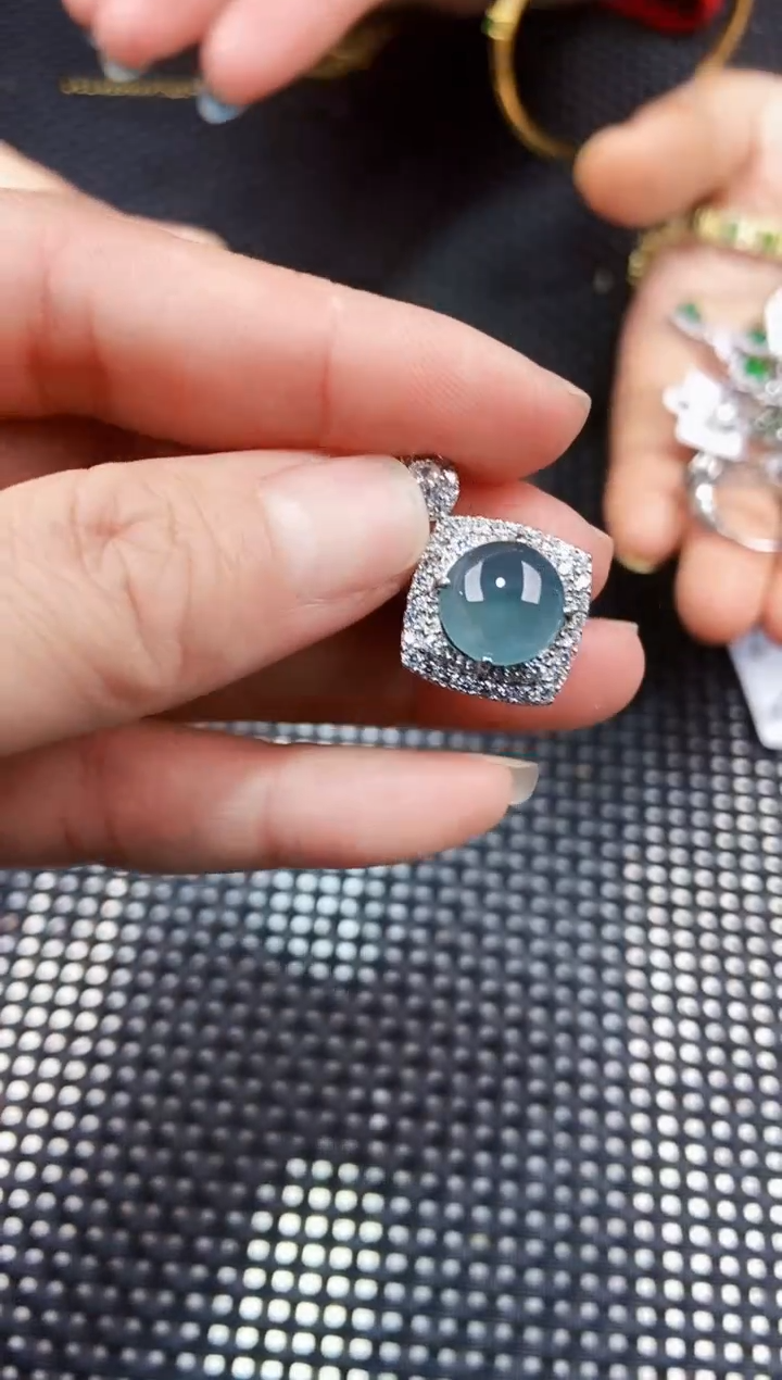 【闪购商品】翡翠颈饰未镶嵌11111111