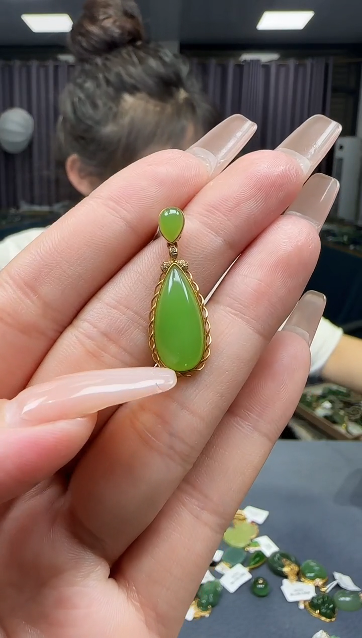 【闪购商品】和田玉挂件18K金镶嵌1