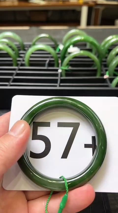 【闪购商品】和田玉碧玉手镯57.5未镶嵌一个