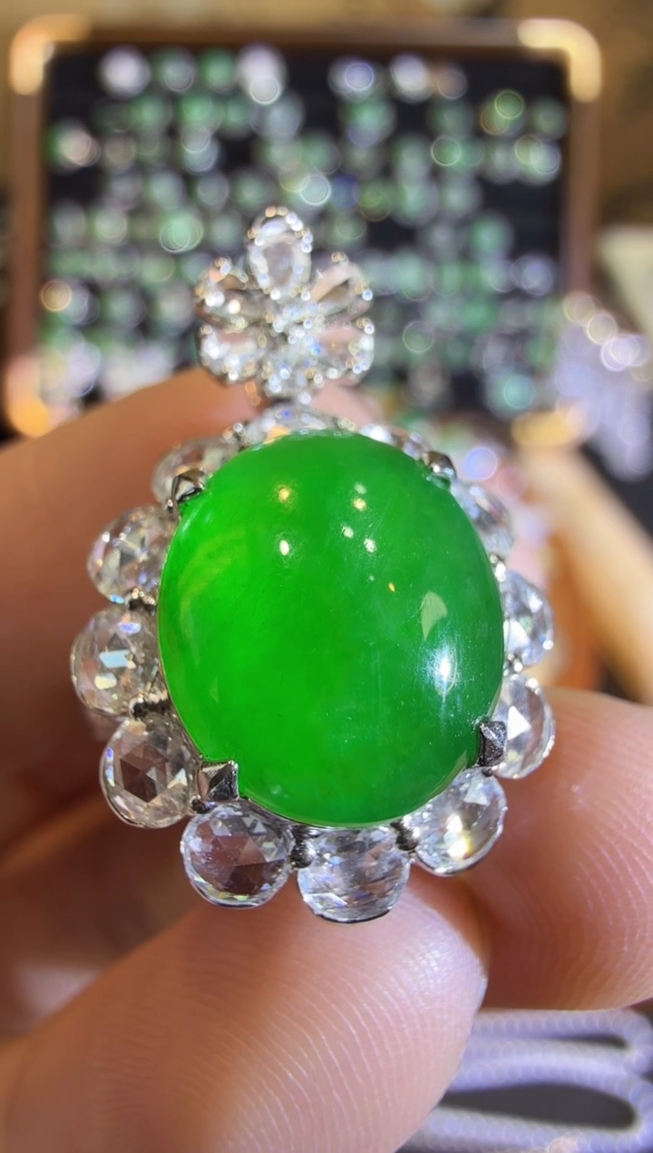 【闪购商品】翡翠吊坠(赠链)18K金镶嵌满绿蛋面吊坠戒指两用