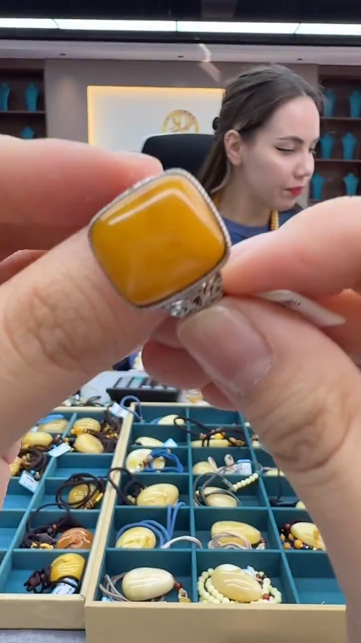 未镶嵌琥珀戒指244秒拍号 假一罚三 
