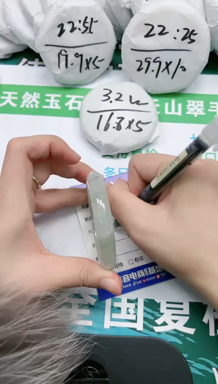 【闪购商品】石英质玉手镯未镶嵌K175-54