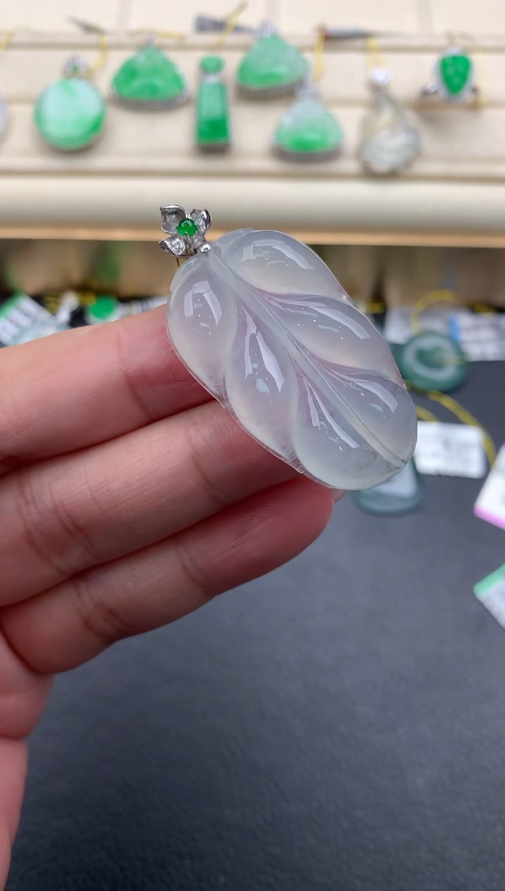 翡翠18K金镶嵌颈饰A367      