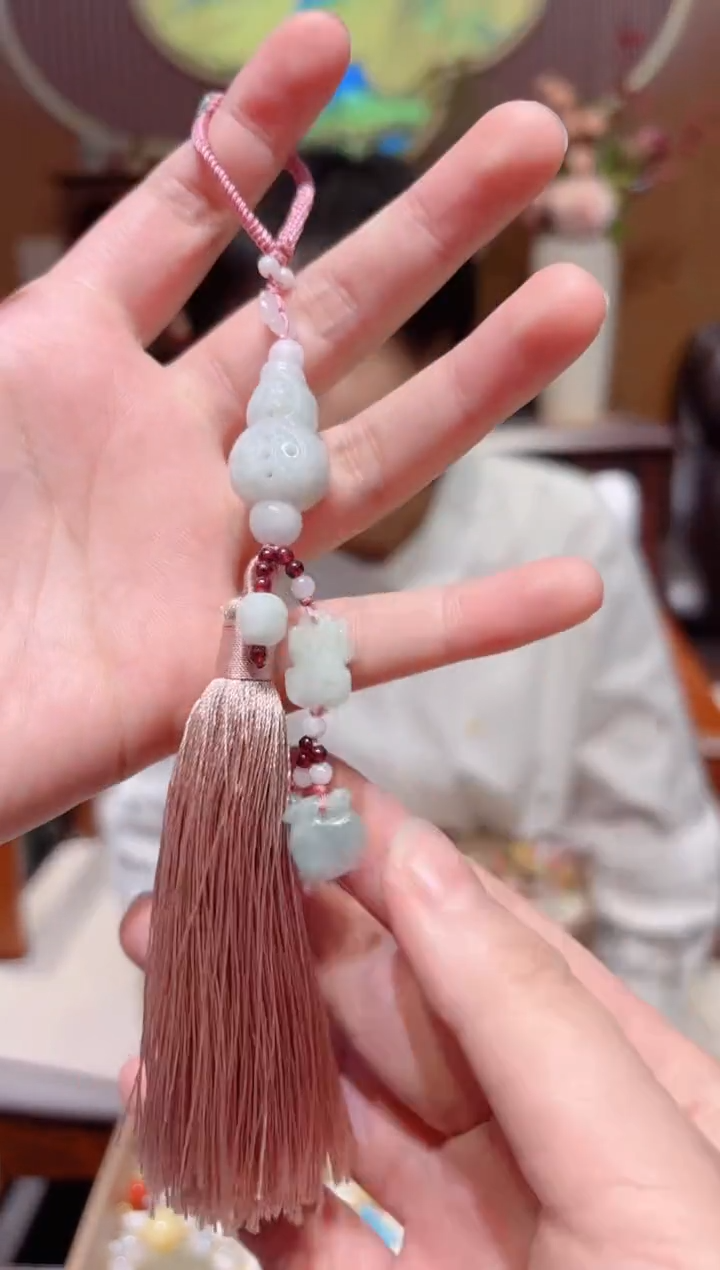 【闪购商品】翡翠吊坠(不含链)未镶嵌设计款珠串