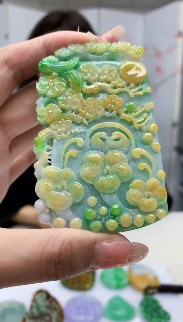 【闪购商品】定制翡翠未镶嵌4829MM-毛货挂件82