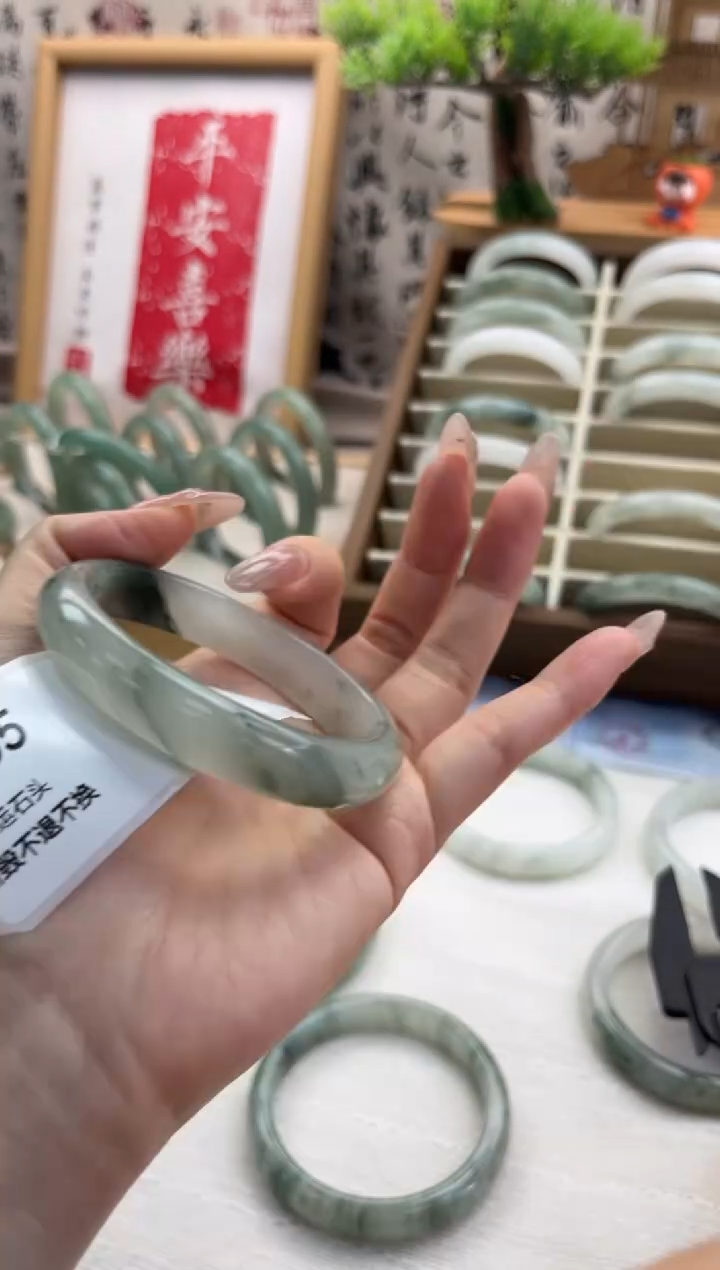 未镶嵌手镯石英质玉微瑕065