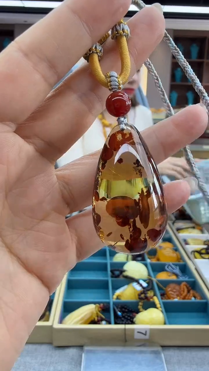 琥珀颈饰未镶嵌215秒拍号 假一罚三 