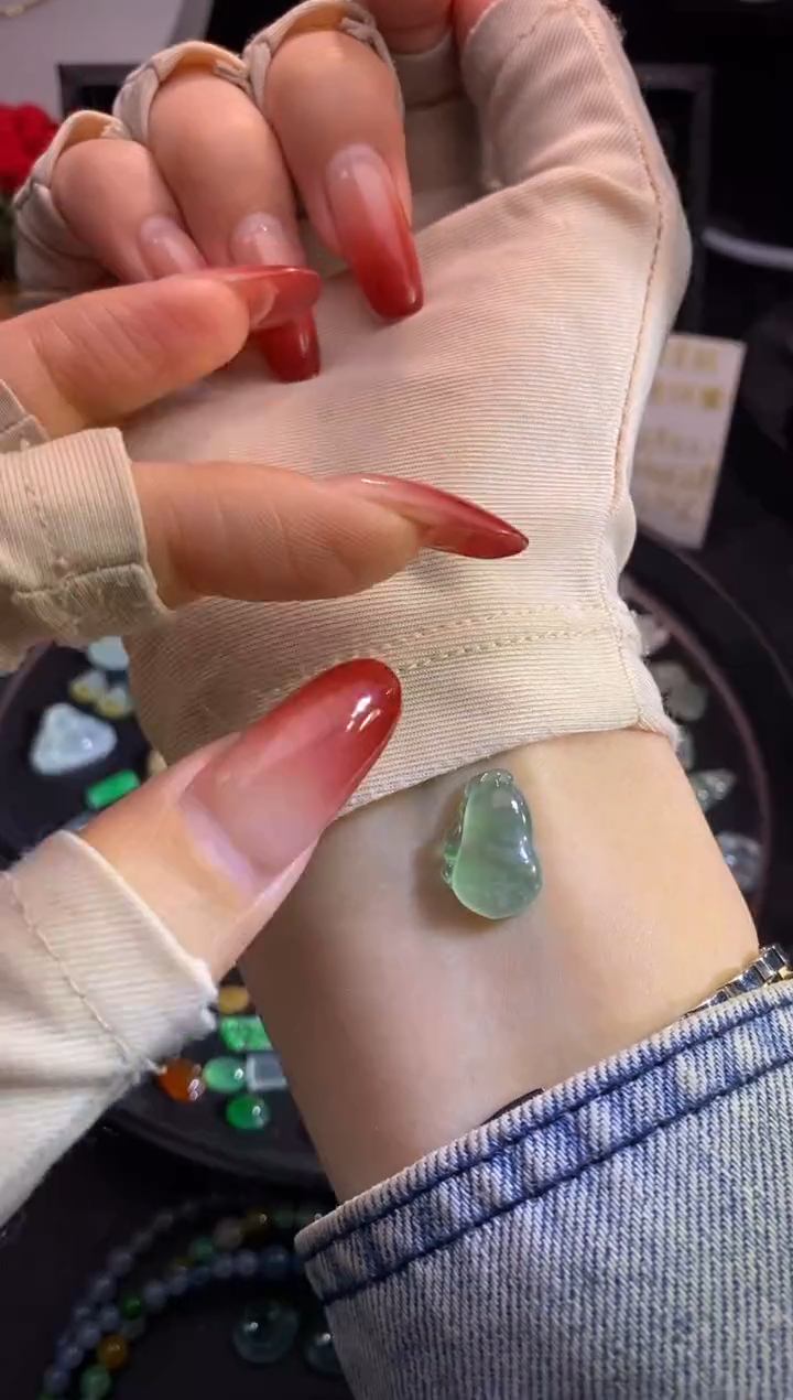 【闪购商品】翡翠挂件未镶嵌瓜